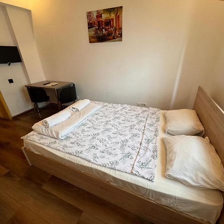 Happyrooms Piata Romana Bucharest Exterior photo