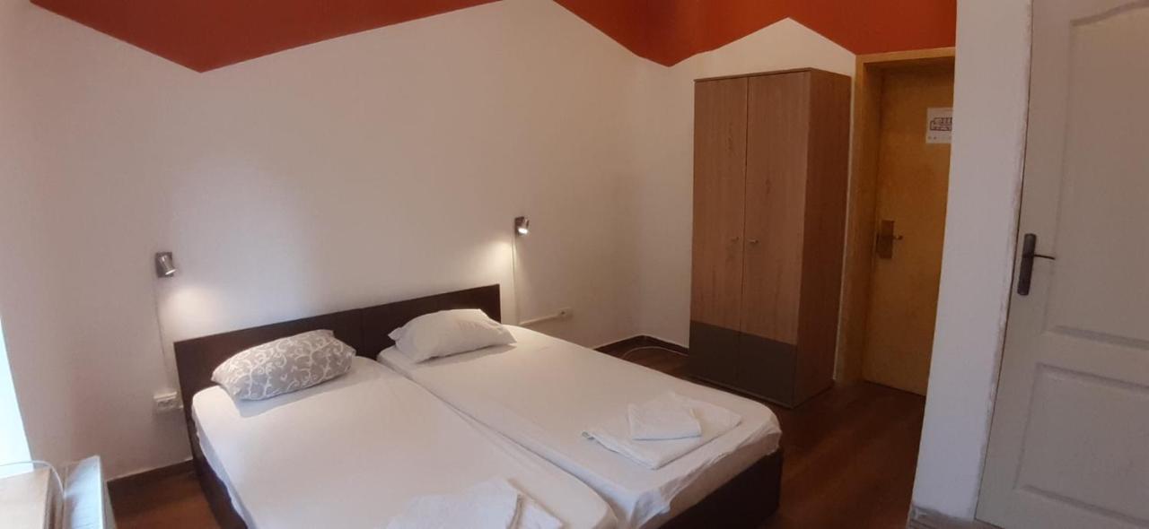 Happyrooms Piata Romana Bucharest Exterior photo
