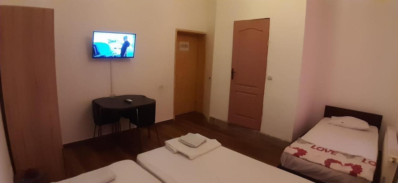 Happyrooms Piata Romana Bucharest Exterior photo