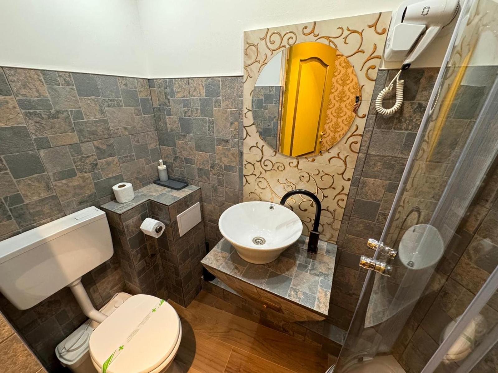 Happyrooms Piata Romana Bucharest Room photo